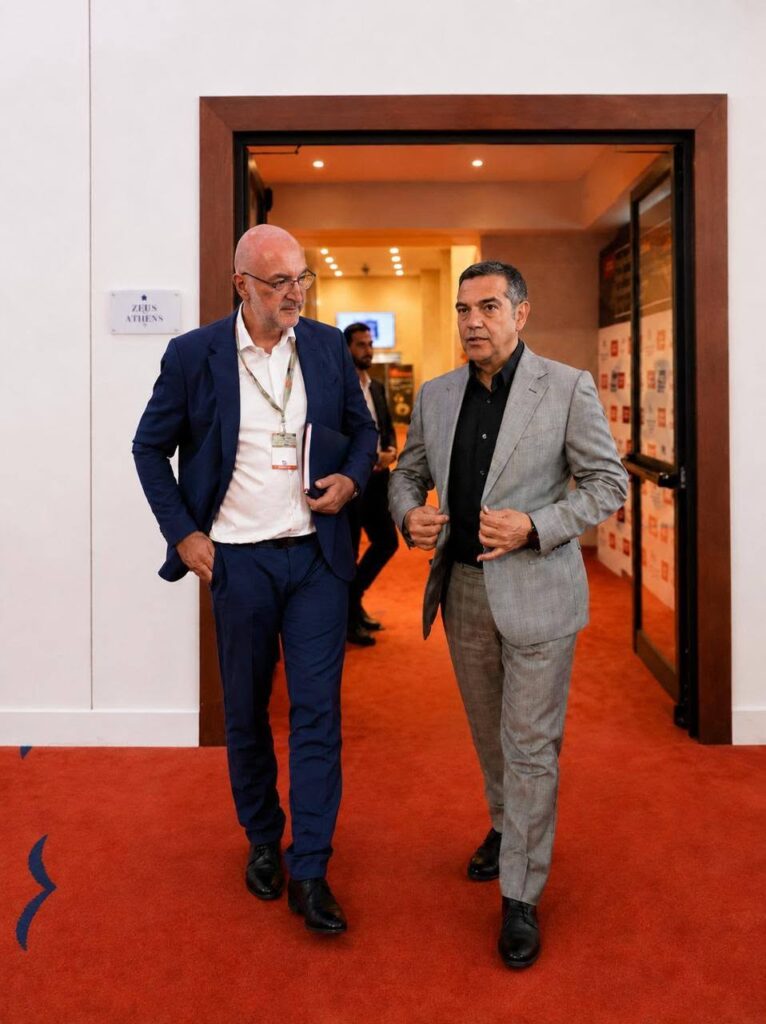 Αχαΐα: Ο Γιώργος Παππάς με τον Αλέξη Τσίπρα στο «Economist» ΦΩΤΟ 6 Αχαΐα: Ο Γιώργος Παππάς με τον Αλέξη Τσίπρα στο «Economist» ΦΩΤΟ