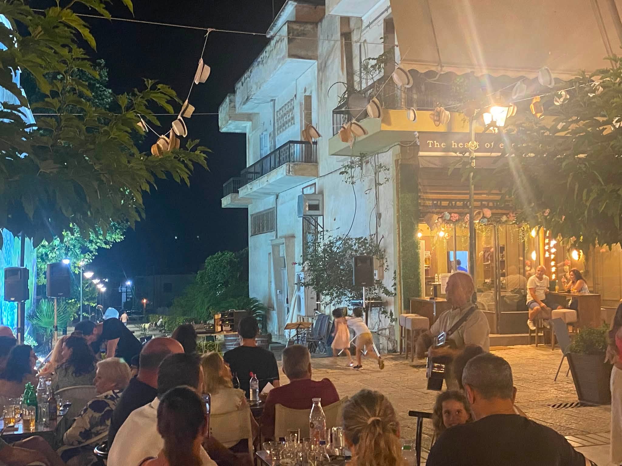 Καλοκαίρι στη ναυτική βραδιά στην Ακράτα
