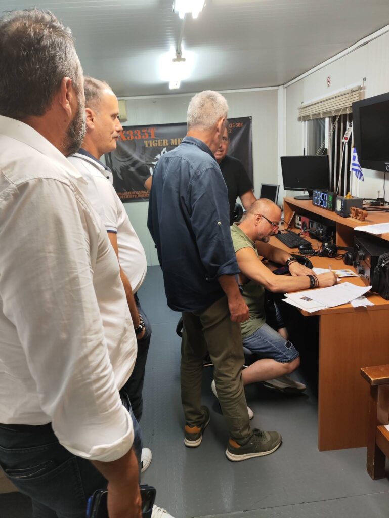 Σωματείο Οδηγών Ταξί Αχαΐας στην Ενωση Ραδιοερασιτεχνών Δυτικής Πελοποννήσου ΦΩΤΟ 7 Σωματείο Οδηγών Ταξί Αχαΐας στην Ενωση Ραδιοερασιτεχνών Δυτικής Πελοποννήσου ΦΩΤΟ