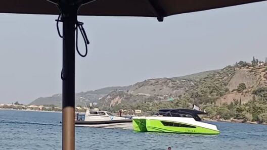 Αχαΐα: Απομακρύνθηκε σκάφος που μπήκε σε ζώνη λουομένων παραλίας προκαλώντας πανικό ΦΩΤΟ 11 Σκάνδαλο με σκάφος που μπήκε σε ζωνη λουομένων
