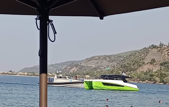 Σκάνδαλο με σκάφος που μπήκε σε ζωνη λουομένων