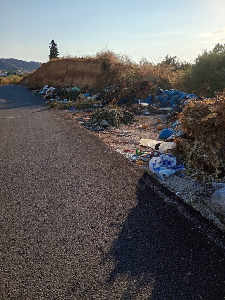 Βραχνέικα: «Απίστευτη» παράνομη χωματερή δίπλα σε σπίτια ΒΙΝΤΕΟ-ΦΩΤΟ