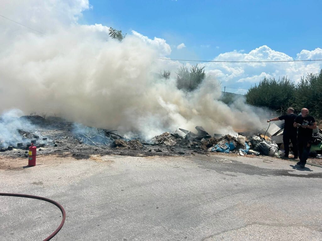 Πάτρα: Πυρκαγιά στο ΒΙΟΠΑ Γλαύκου, με έγκαιρη πυροσβεστική επέμβαση ΦΩΤΟ 5 Πάτρα: Πυρκαγιά στο ΒΙΟΠΑ Γλαύκου, με έγκαιρη πυροσβεστική επέμβαση ΦΩΤΟ