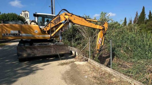Αχαΐα: Αντιπυρική θωράκιση με καθαρισμό ρεμάτων, κατ΄ εντολήν Ζαΐμη ΦΩΤΟ 12 Αντιπυρική θωράκιση με καθαρισμό ρεμάτων