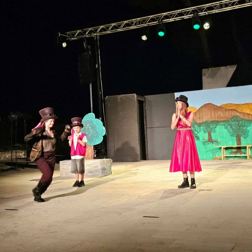 Η παράσταση «Τρικυμία» από την Ομάδα Αποφοίτων Αιγίου ΦΩΤΟ 5 Η παράσταση «Τρικυμία» από την Ομάδα Αποφοίτων Αιγίου ΦΩΤΟ