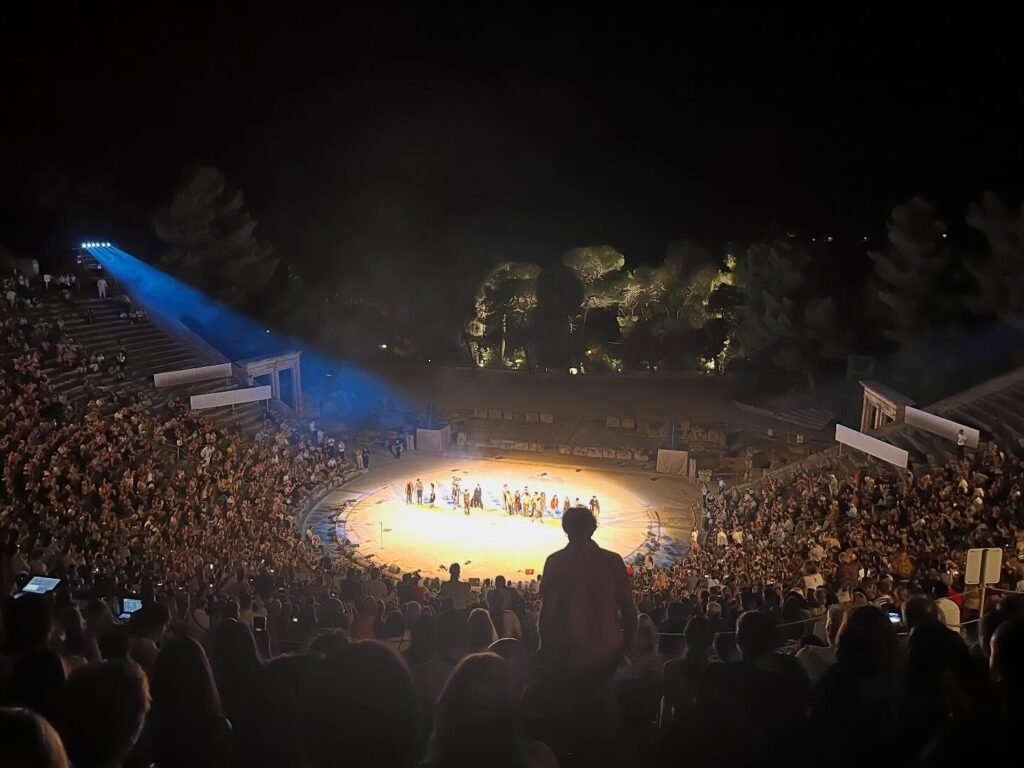 Ο Σύνδεσμος Φιλολόγων Πατρών στην Επίδαυρο ΦΩΤΟ