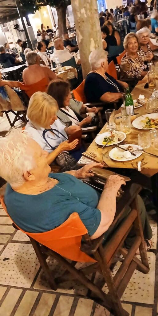 Βραδιά στη Ακράτα για τη λήξη της χρονιάσς του ΚΑΠΗ του Δήμου ΦΩΤΟ