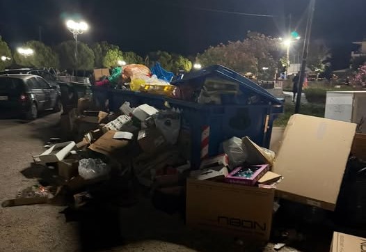 Αποπνικτική μυρωδιά σε γνώστη παραλία