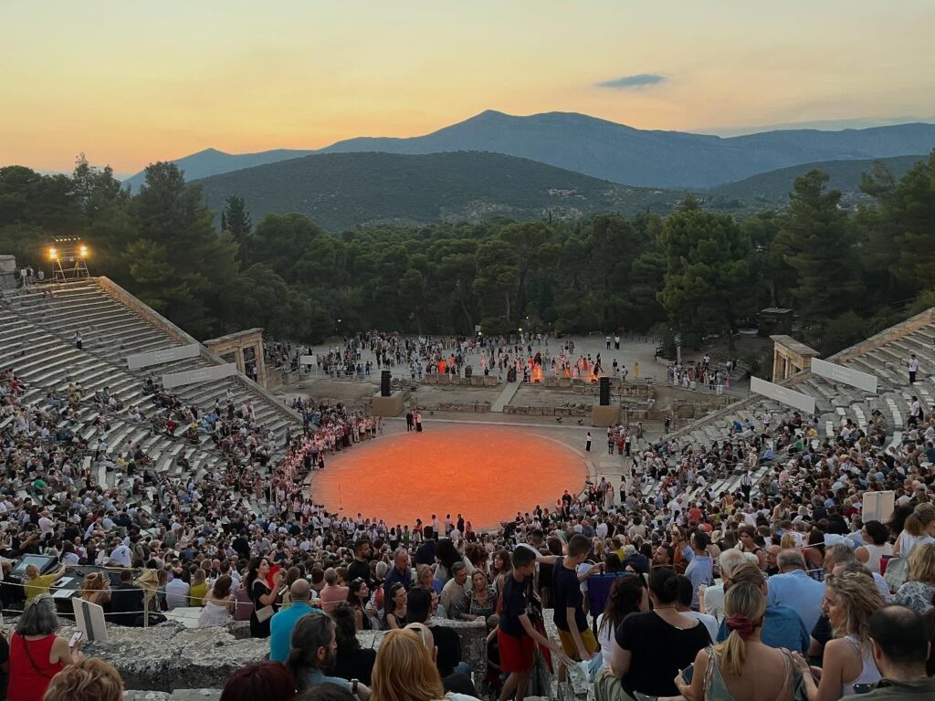 Ο Σύνδεσμος Φιλολόγων Πατρών στην Επίδαυρο ΦΩΤΟ 8 Ο Σύνδεσμος Φιλολόγων Πατρών στην Επίδαυρο ΦΩΤΟ