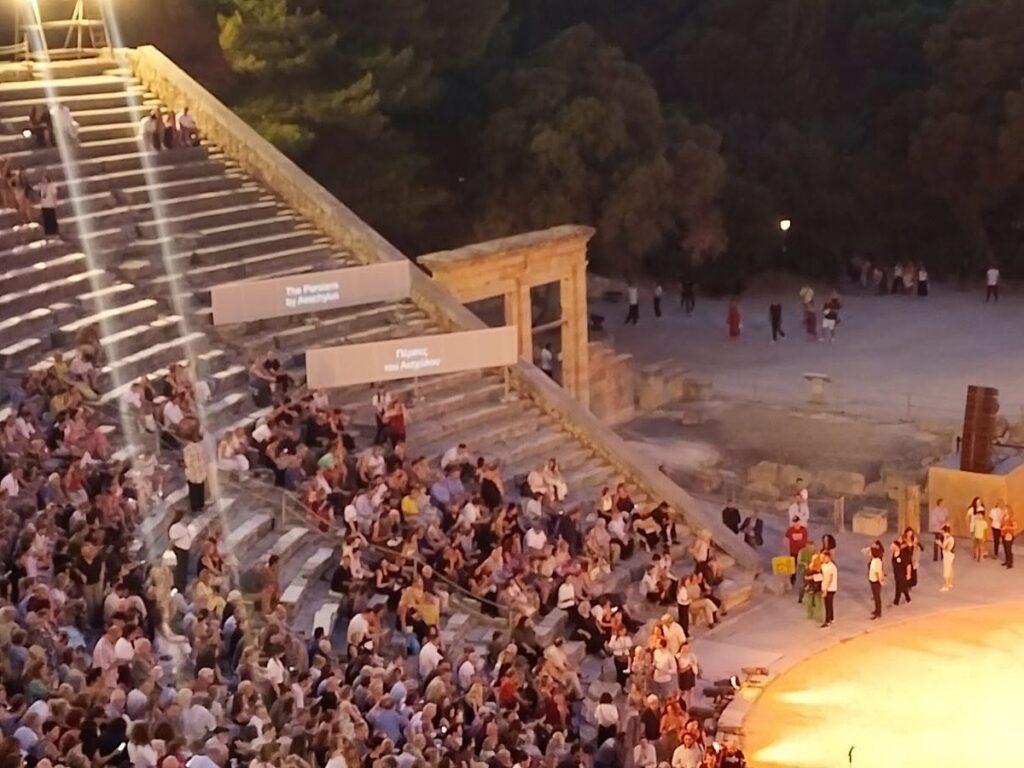 Ο Σύνδεσμος Φιλολόγων Πατρών στην Επίδαυρο ΦΩΤΟ
