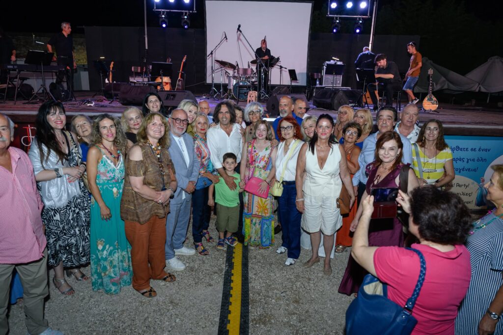 Ο Βασίλης Λέκκας σε μια βραδιά γεμάτη φως, στην Πάτρα ΒΙΝΤΕΟ-ΦΩΤΟ 6 Ο Βασίλης Λέκκας σε μια βραδιά γεμάτη φως, στην Πάτρα ΒΙΝΤΕΟ-ΦΩΤΟ