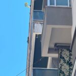 Πάτρα: Κίνδυνος αποκόλλησης σοβά σε πολυκατοικία του κέντρου ΦΩΤΟ