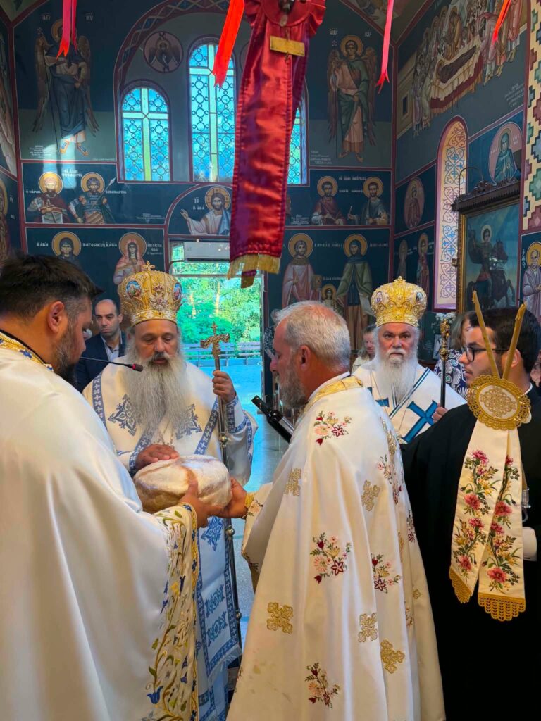 Στον ναό της Γουμένισσας Καλαβρύτων ο Μητροπολίτης Σταγών και Μετεώρων Θεόκλητος ΦΩΤΟ