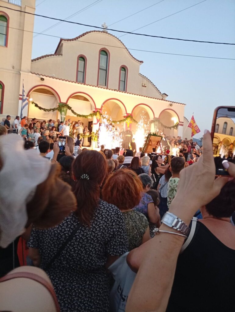 Κοσμοσυρροή στην Αγία Μαρίνα στη συνοικία Μακρυγιάννη στην Πάτρα ΒΙΝΤΕΟ-ΦΩΤΟ 6 Κοσμοσυρροή στην Αγία Μαρίνα στη συνοικία Μακρυγιάννη στην Πάτρα ΒΙΝΤΕΟ-ΦΩΤΟ