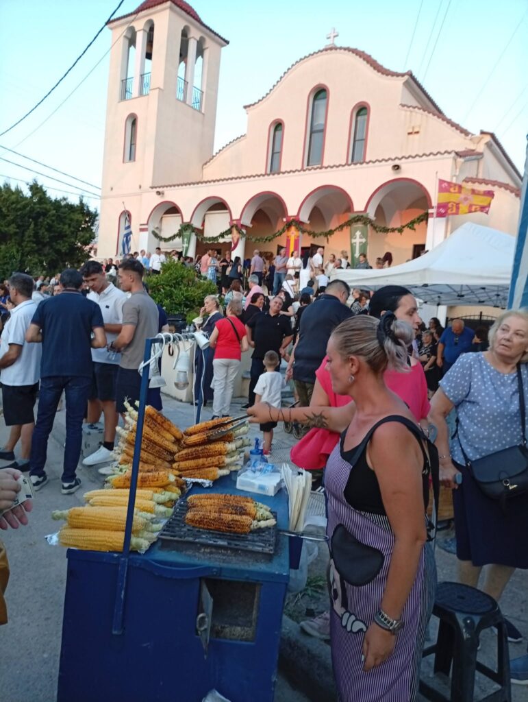 Κοσμοσυρροή στην Αγία Μαρίνα στη συνοικία Μακρυγιάννη στην Πάτρα ΒΙΝΤΕΟ-ΦΩΤΟ