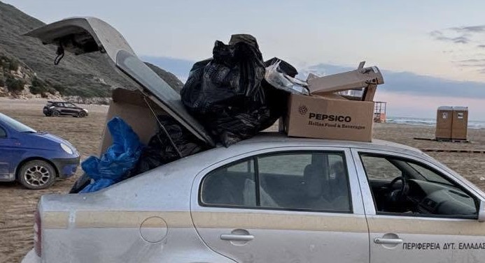 Γιαννισκάρι: Παράδειγμα προς μίμηση οι λουόμενοι στην «κρυστάλλινη» παραλία ΦΩΤΟ