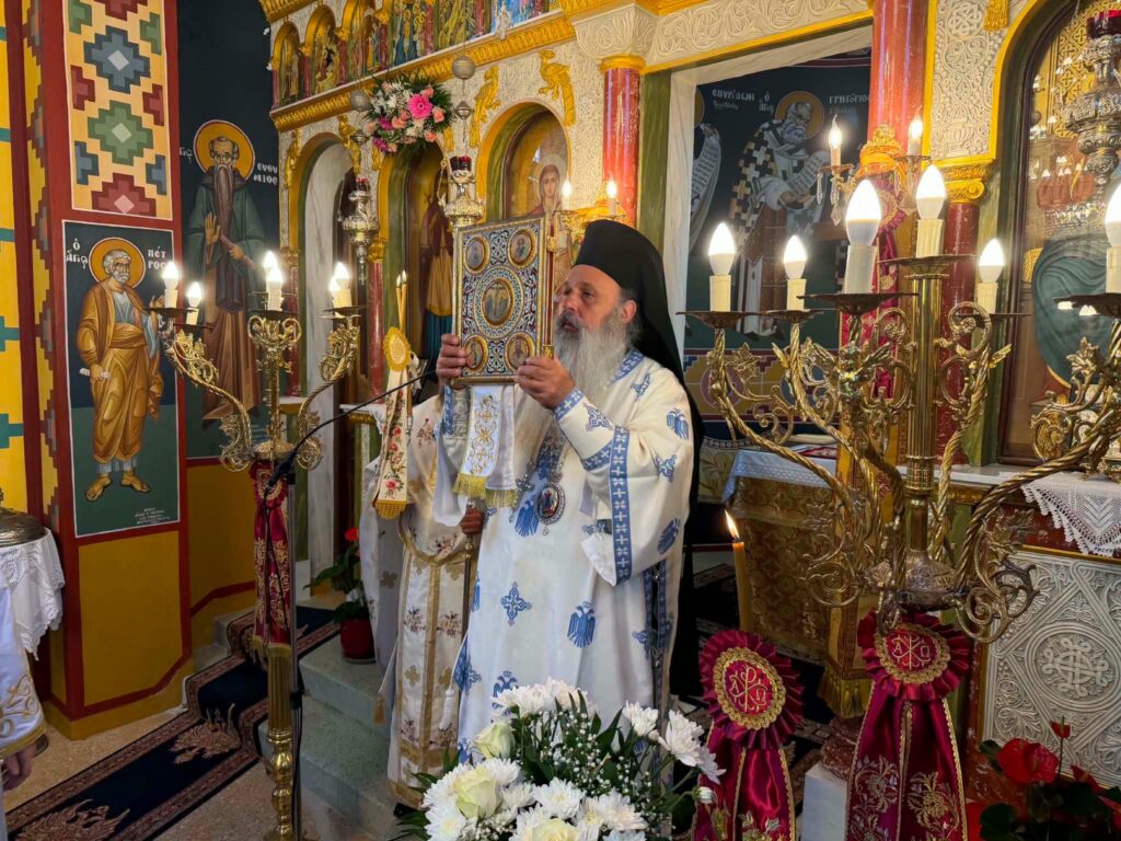 Στον ναό της Γουμένισσας Καλαβρύτων ο Μητροπολίτης Σταγών και Μετεώρων Θεόκλητος ΦΩΤΟ