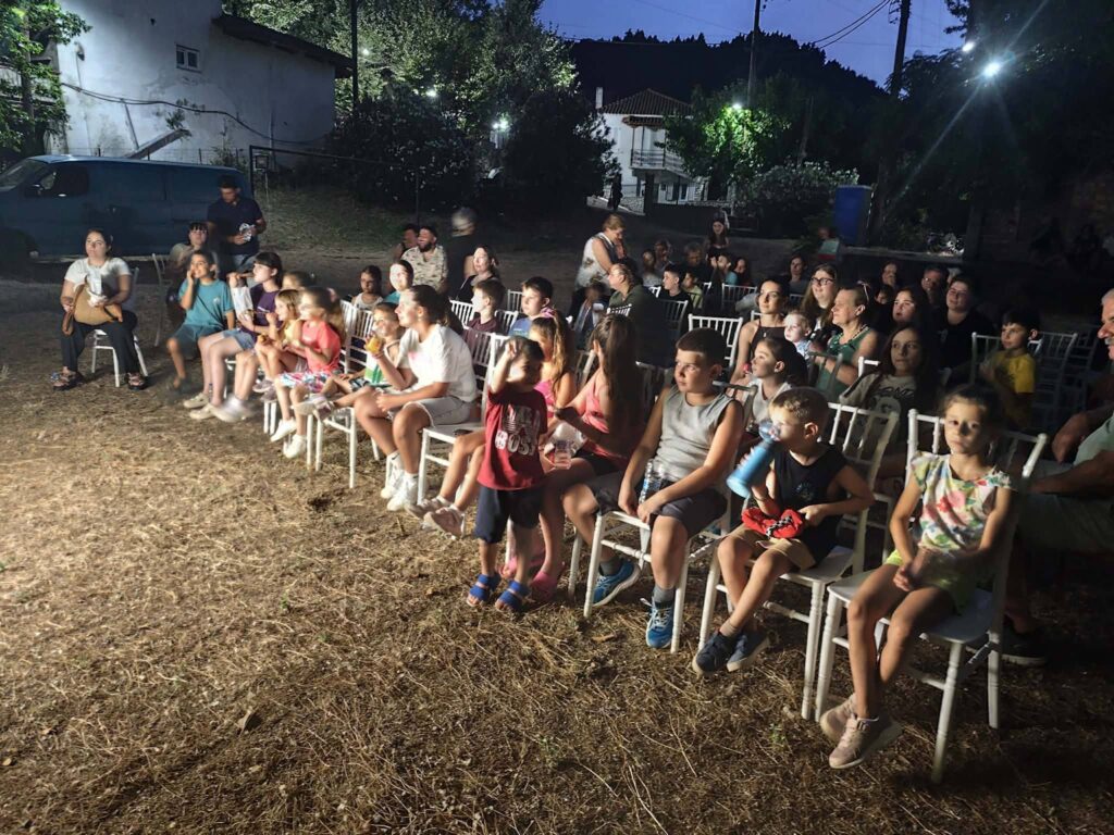 Βραδιά με Καραγκιόζη στην Παρασκευή Αιγίου ΒΙΝΤΕΟ-ΦΩΤΟ