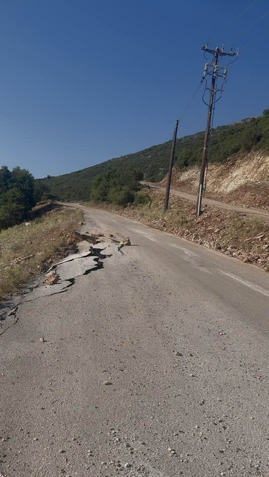 Αχαΐα: Σε «κατάσταση έκτακτης ανάγκης» δρόμος, από καθίζηση-παγίδα ΦΩΤΟ