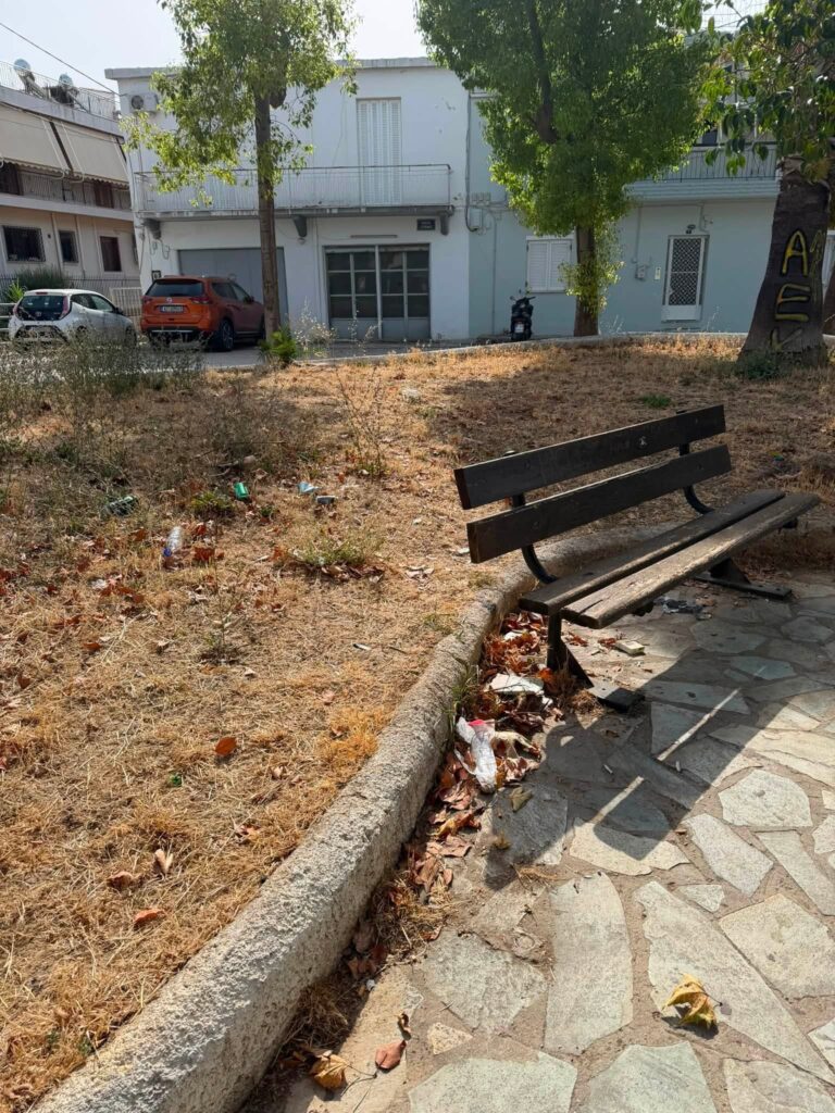 Πάτρα: Δυσοσμία, χόρτα και παραμέληση σε Πλατεία του Πράτσικα ΦΩΤΟ