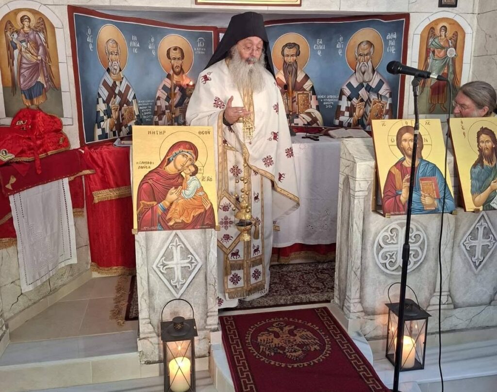 Θεία Λειτουργία και μνημόσυνο στο εκκλησάκι του Αγίου Ευσταθίου Πτέρης ΦΩΤΟς