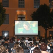Το έργο «Αντιγόνη» προβλήθηκε στα Καμίνια ΦΩΤΟ 1 Το έργο «Αντιγόνη» προβλήθηκε στα Καμίνια ΦΩΤΟ