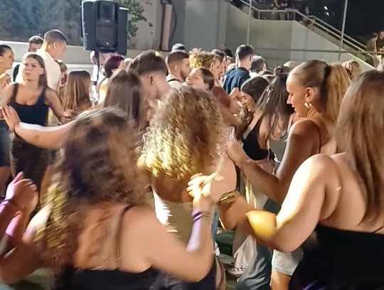 Νέφρενο γλέντι και παράδοση