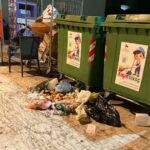 Αίγιο: Σάλος με σκουπίδια καταστήματος και «καμπάνα» του δήμου ΦΩΤΟ