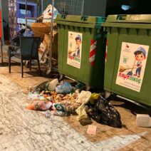 Αίγιο: Σάλος με σκουπίδια καταστήματος, με «καμπάνα» αντέδρασε ο δήμος ΦΩΤΟ 3 Σάλος με σκουπίδια στην περιοχή