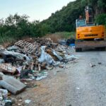 Ερύμανθος: Καθαρίστηκε από παράνομη εναπόθεση υλικών ο δρόμος δίπλα στη Εθνική Οδό ΦΩΤΟ