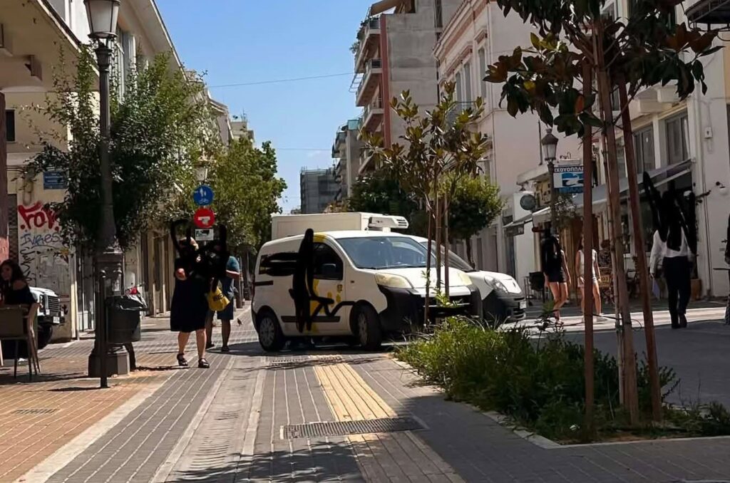 Πάτρα: Αυθαιρεσία και παράνομη στάθμευση στους πεζοδρόμους από ανόητους οδηγοί ελλείψει ελέγχων ΦΩΤΟ