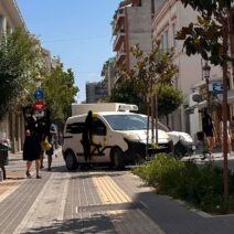 Πάτρα: Αυθαιρεσία και παράνομη στάθμευση στους πεζοδρόμους από ανόητους οδηγοί ελλείψει ελέγχων ΦΩΤΟ 1 Πάτρα: Αυθαιρεσία και παράνομη στάθμευση στους πεζοδρόμους από ανόητους οδηγοί ελλείψει ελέγχων ΦΩΤΟ