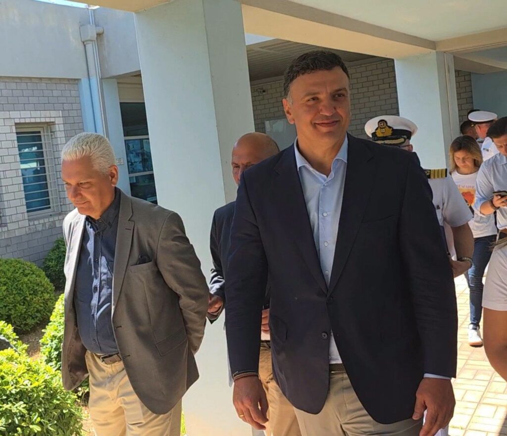 Πάτρα: Ο Βασίλης Κικίλιας στην Περιφέρεια για το αναπτυξιακό σχέδιο του λιμανιού ΦΩΤΟ