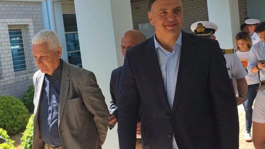 Πάτρα: Ο Βασίλης Κικίλιας στην Περιφέρεια για το αναπτυξιακό σχέδιο του λιμανιού ΦΩΤΟ
