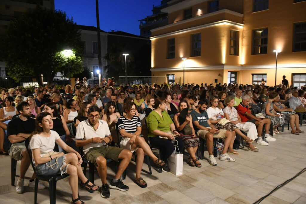 Το έργο «Αντιγόνη» προβλήθηκε στα Καμίνια ΦΩΤΟ