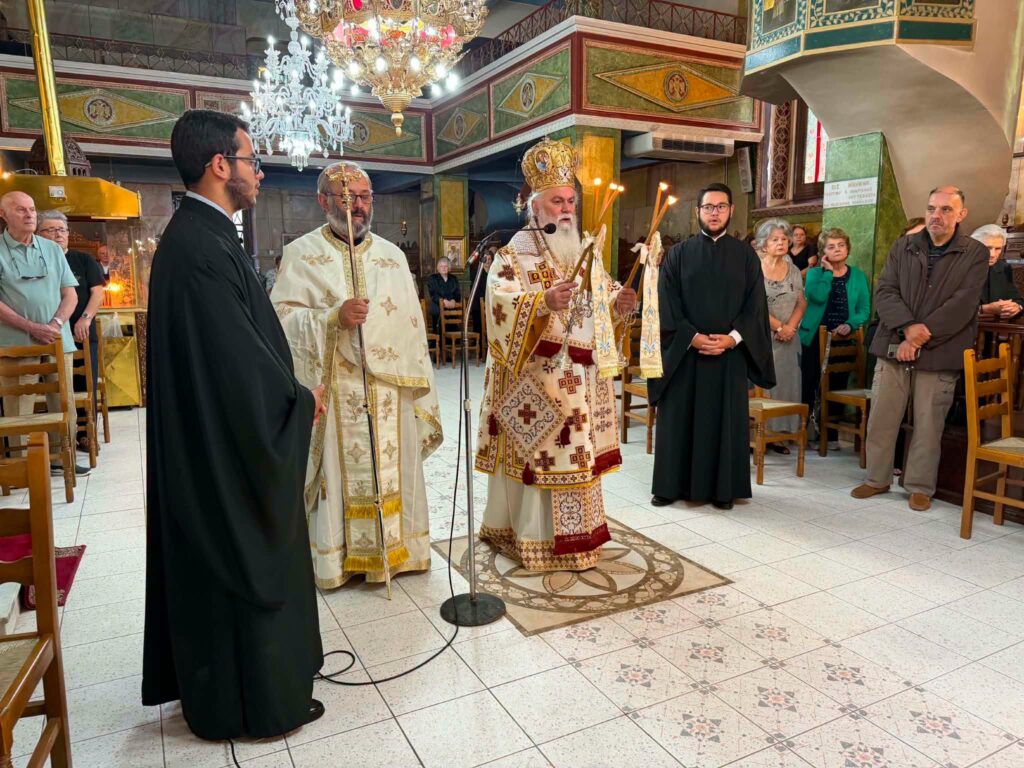 Αρχιερατική θεία λειτουργία στην Κέρτεζη με απονομή οφφικίου ΦΩΤΟ