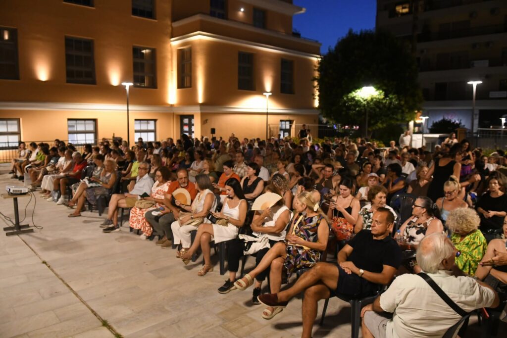 Το έργο «Αντιγόνη» προβλήθηκε στα Καμίνια ΦΩΤΟ