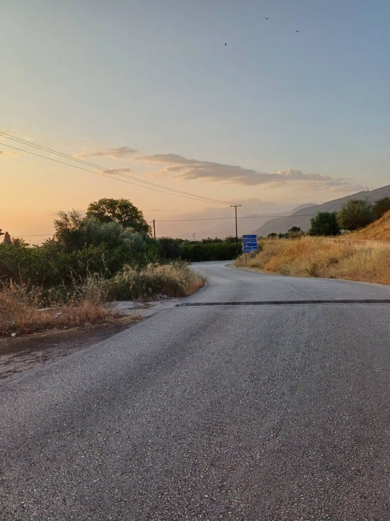 Αίγιο: Δρόμος «σκοτώστρα» για οδηγούς με επικίνδυνη τρύπα εδώ και ένα μήνα ΦΩΤΟ