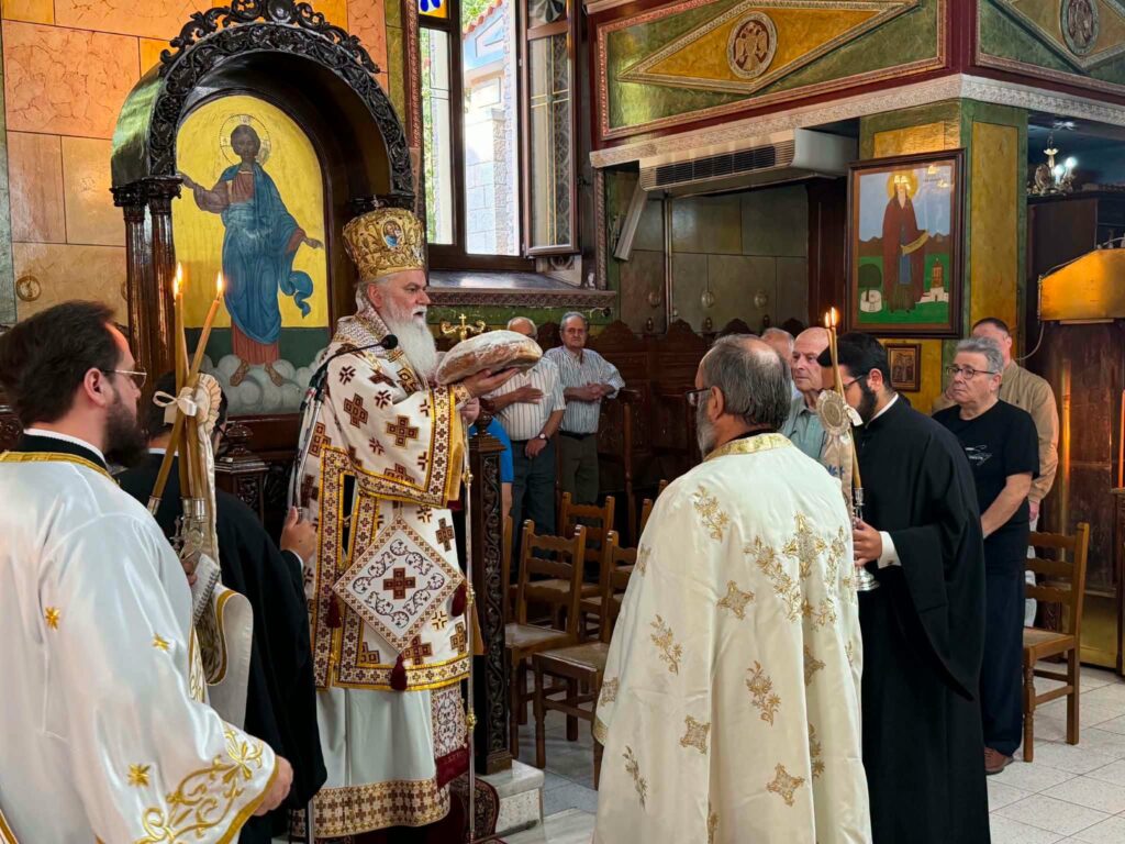 Αρχιερατική θεία λειτουργία στην Κέρτεζη με απονομή οφφικίου ΦΩΤΟ