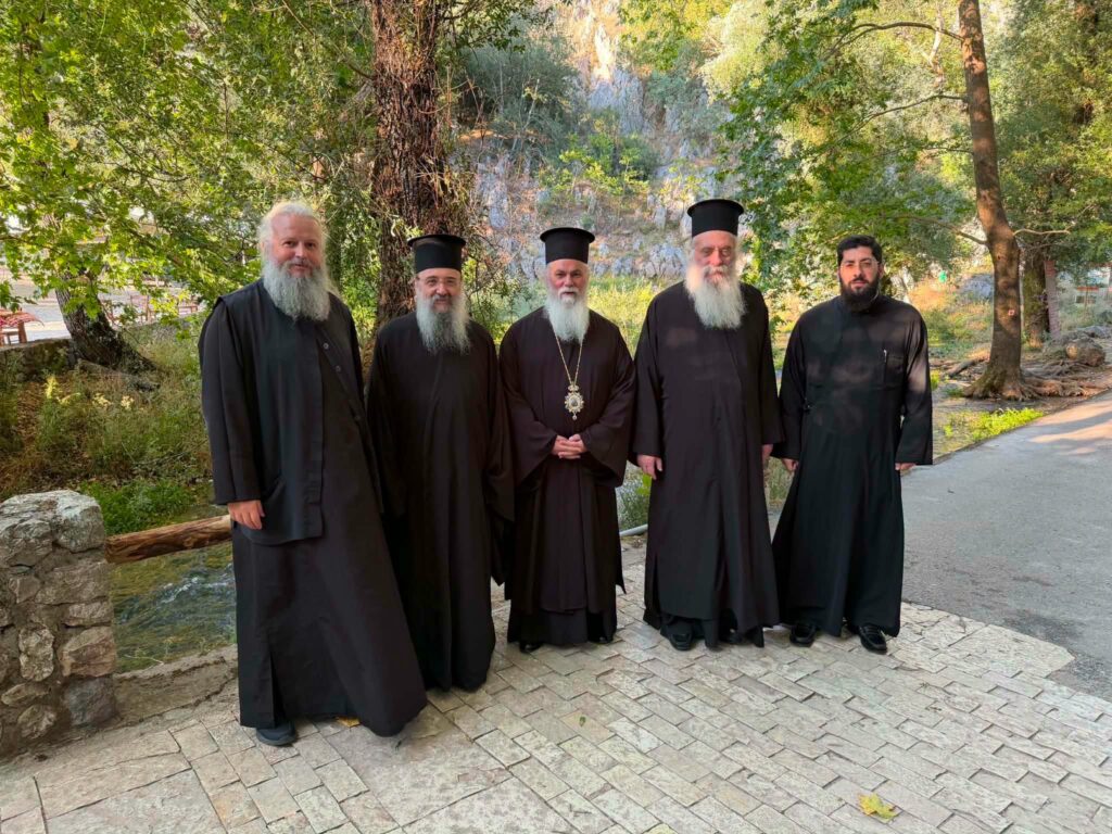 Επίσκεψη Μητροπολιτών στα Καλάβρυτα ΦΩΤΟ 6 Επίσκεψη Μητροπολιτών στα Καλάβρυτα ΦΩΤΟ