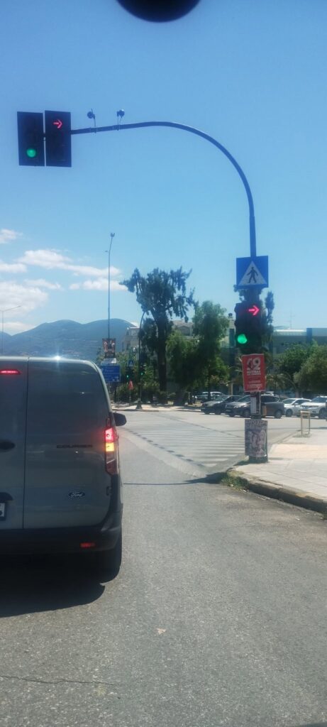 Πάτρα: Κυκλοφοριακό έμφραγμα έξω από τον «Άγιο Ανδρέα» λόιγω αλλαγής ρύθμισης φαναριού ΦΩΤΟ 5 Πάτρα: Κυκλοφοριακό έμφραγμα έξω από τον «Άγιο Ανδρέα» λόιγω αλλαγής ρύθμισης φαναριού ΦΩΤΟ