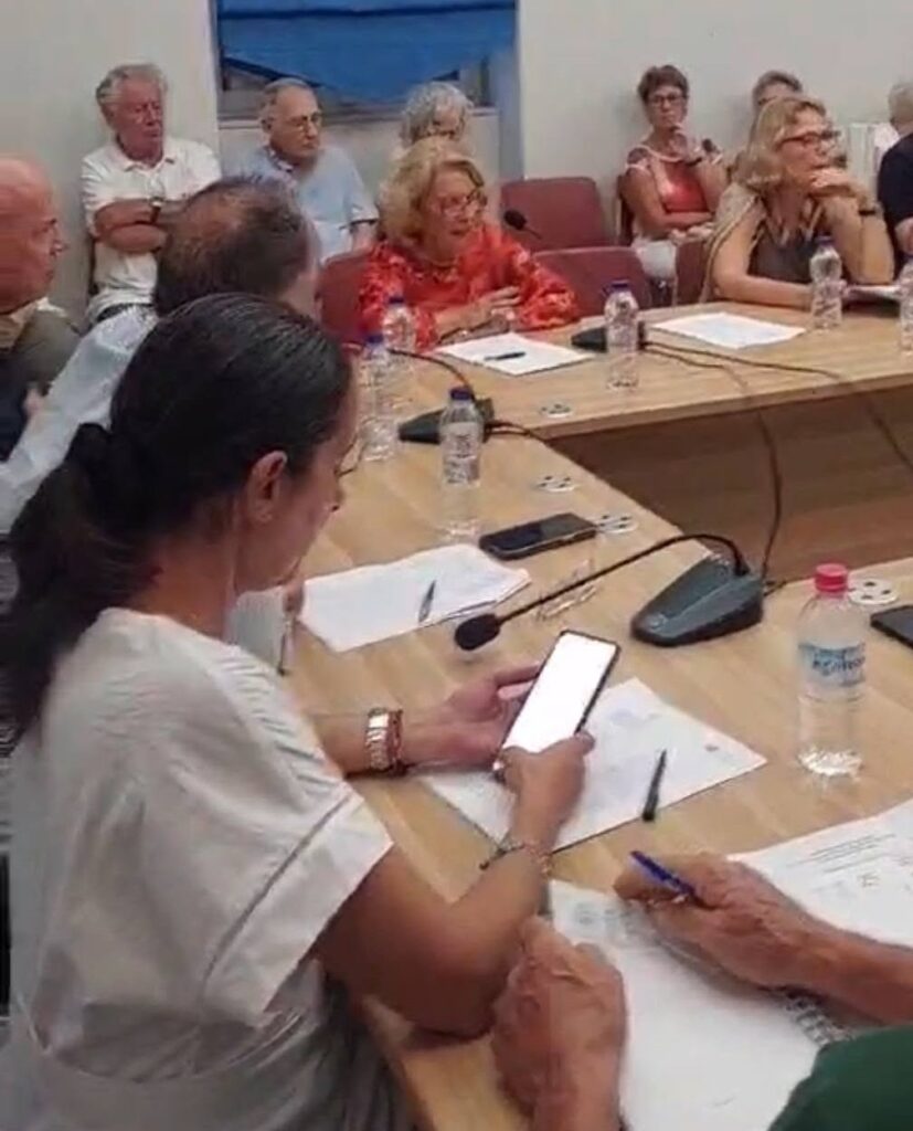 Αίγιο: Ενταση στο δημοτικό συμβούλιο από κατοίκους για το αποχετευτικό της Αν.Αιγιάλειας ΦΩΤΟ