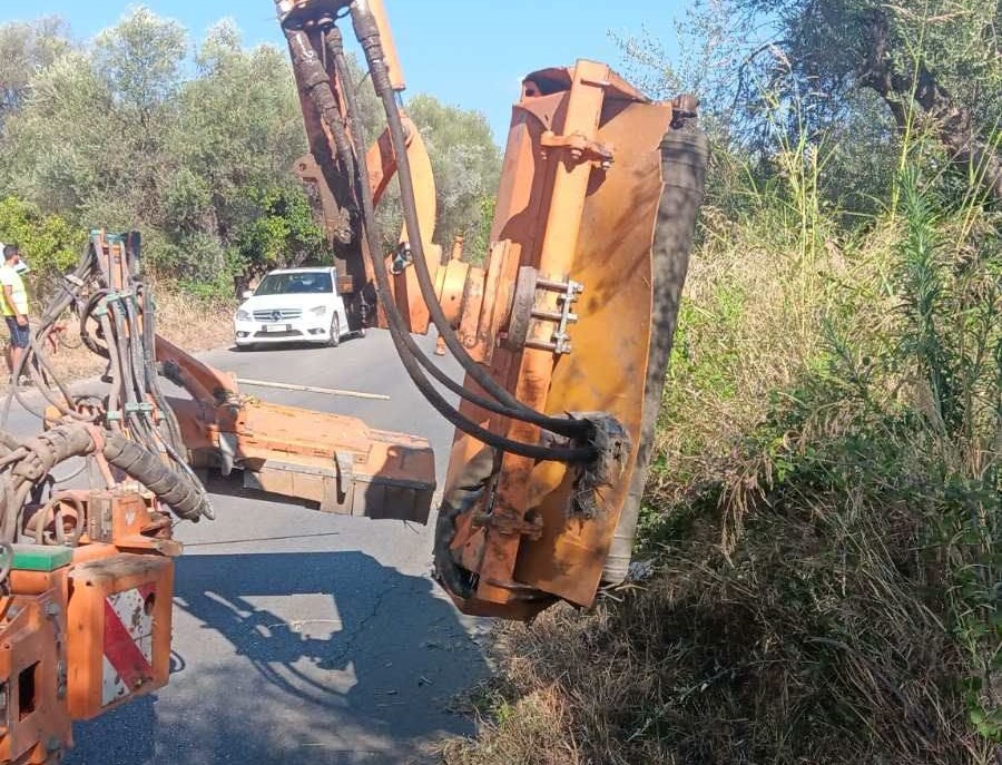Αχαία: Καθαρισμός για την αντιπυρική προστασία με προβλήματα σε δρ…