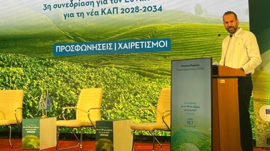 Ο Νεκτάριος Φαρμάκης, Περιφερειάρχης Δυτικής Ελλάδας, μιλάει σε συ…
