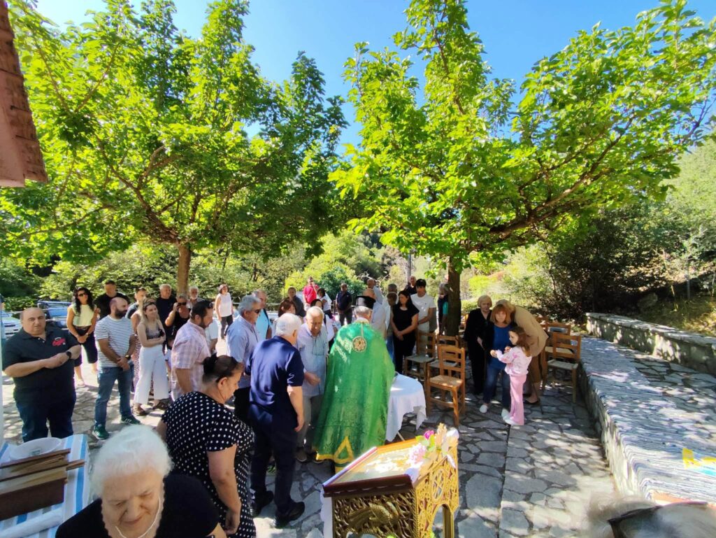 Θεία Λειτουργία για την Αγία Παρασκευή στο Παλαιό Πάος ΦΩΤΟ