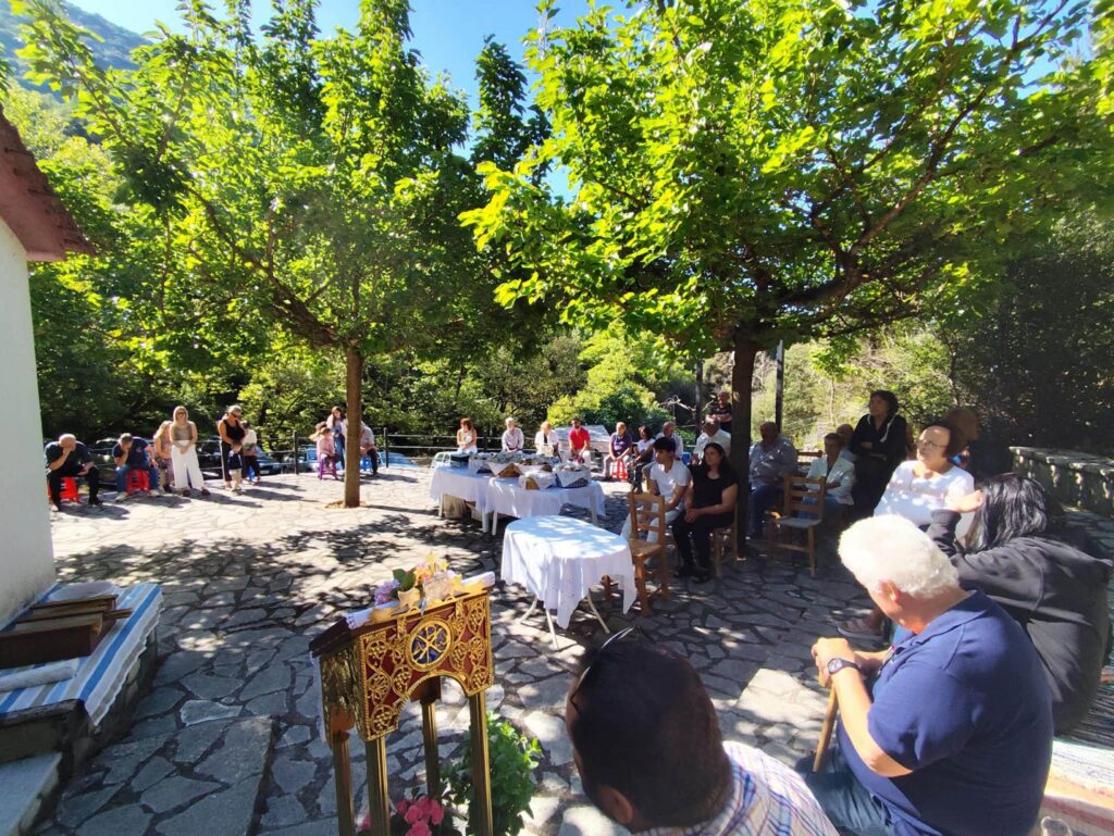 Θεία Λειτουργία για την Αγία Παρασκευή στο Παλαιό Πάος ΦΩΤΟ