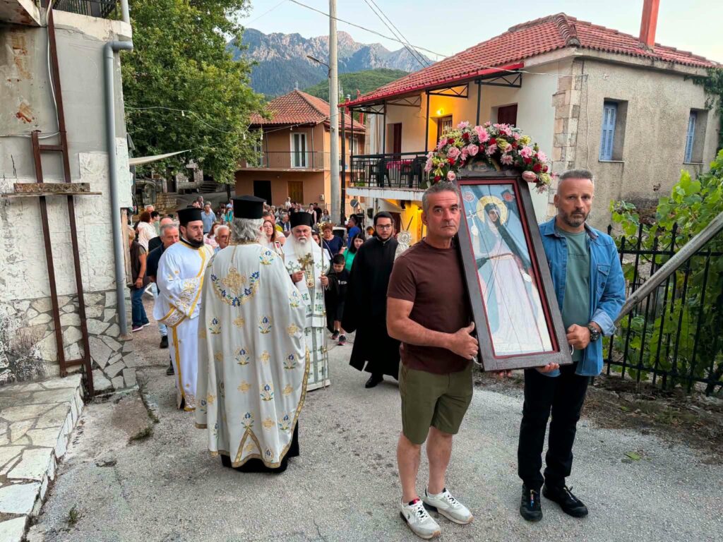 Αρχιερατικός εσπερινός και Λιτάνευσις της εικόνος της Αγίας Παρασ…