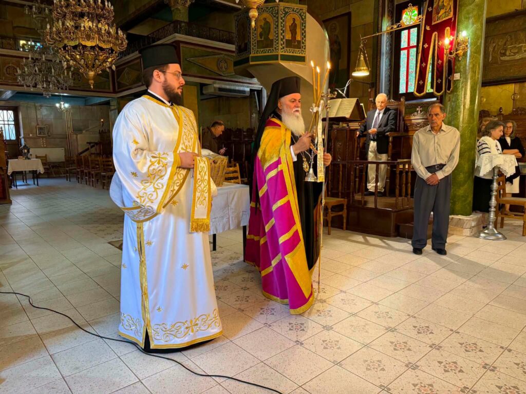 Αρχιερατική θεία λειτουργία στην Κέρτεζη με απονομή οφφικίου ΦΩΤΟ