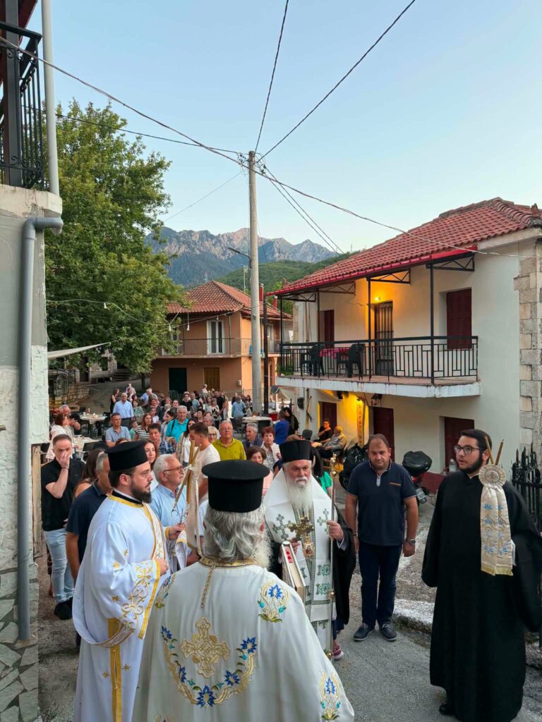 Αρχιερατικός εσπερινός και Λιτάνευση της εικόνος της Αγίας Παρασκευής στο Κρυονέρι ΦΩΤΟ