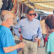 Αίγιο: Στη λαϊκή αγορά ο Δημήτρης Παλούμπης για ακρίβεια, κόστος παραγωγής, νοικοκυριά και επαγγελματίες ΦΩΤΟ» 1 Αίγιο στη λαϊκή αγορά